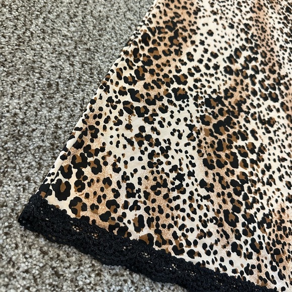 BOUTIQUE Size M Leopard Cheetah Stretchy Silky Slip Black Lace Pinup - Picture 4 of 7